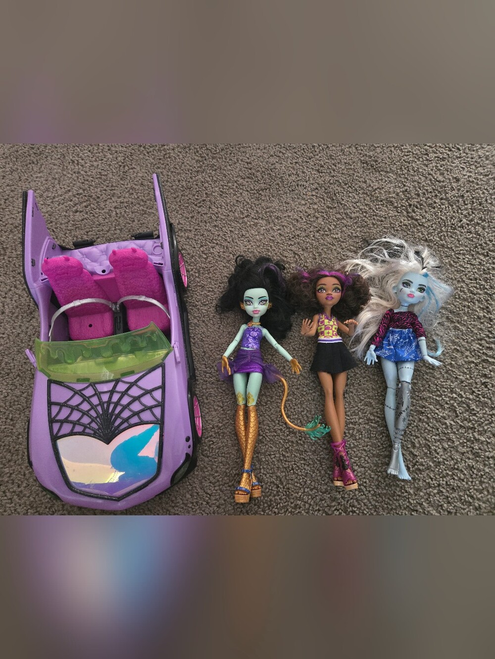 Monster High Dolls & Purple Convertible Car